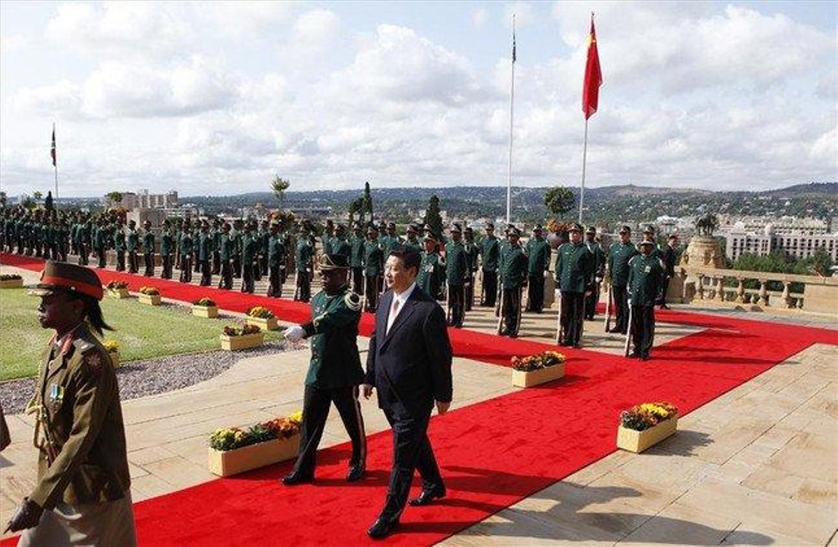 El presidente chino Xi Jinping, a su llegada ayer a Sudáfrica. El presidente chino Xi Jinping, a su llegada ayer a Sudáfrica.
