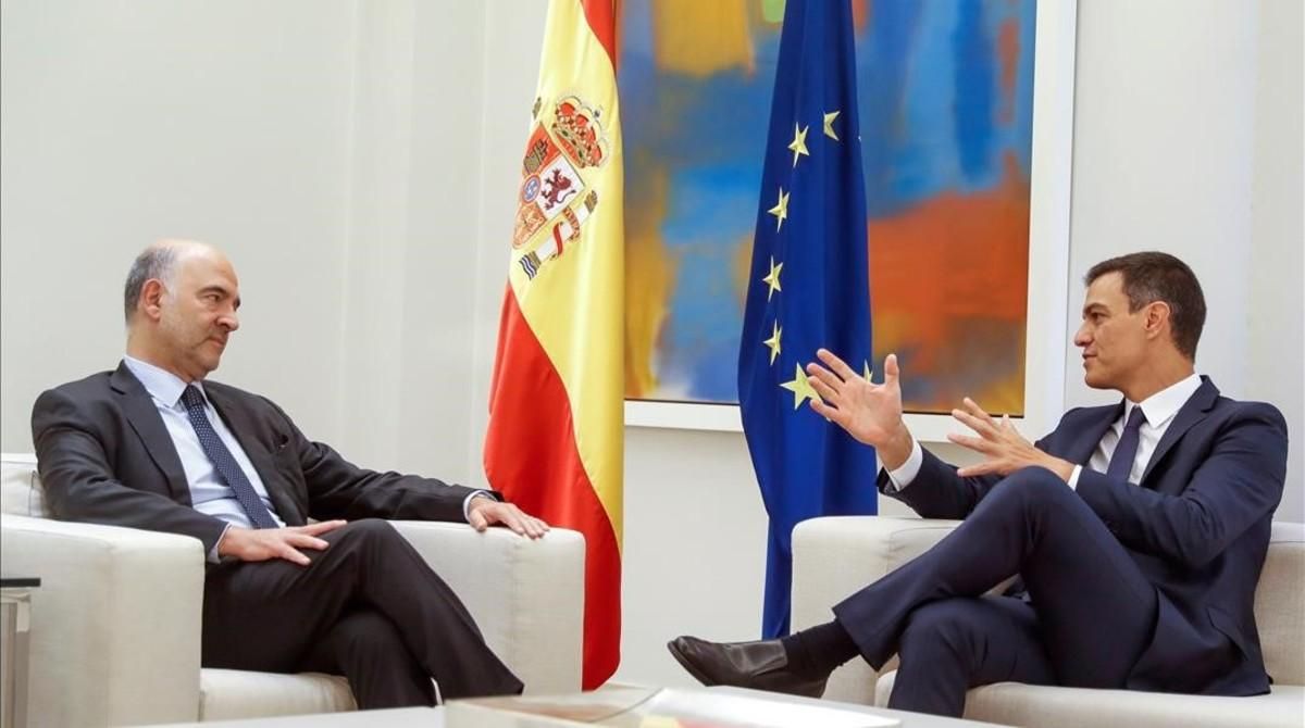El presidente del Gobierno, Pedro Sanchez y el comisario europeo de Asuntos Economicos y Monetarios, Pierre Moscovici, en La Moncloa en septiembre pasado. El presidente del Gobierno, Pedro Sanchez y el comisario europeo de Asuntos Economicos y Monetarios, Pierre Moscovici, en La Moncloa en septiembre pasado.