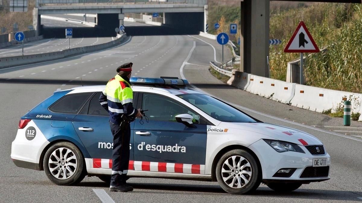 Patrulla de los Mossos d’Esquadra, en una foto de archivo. Patrulla de los Mossos d’Esquadra, en una foto de archivo.