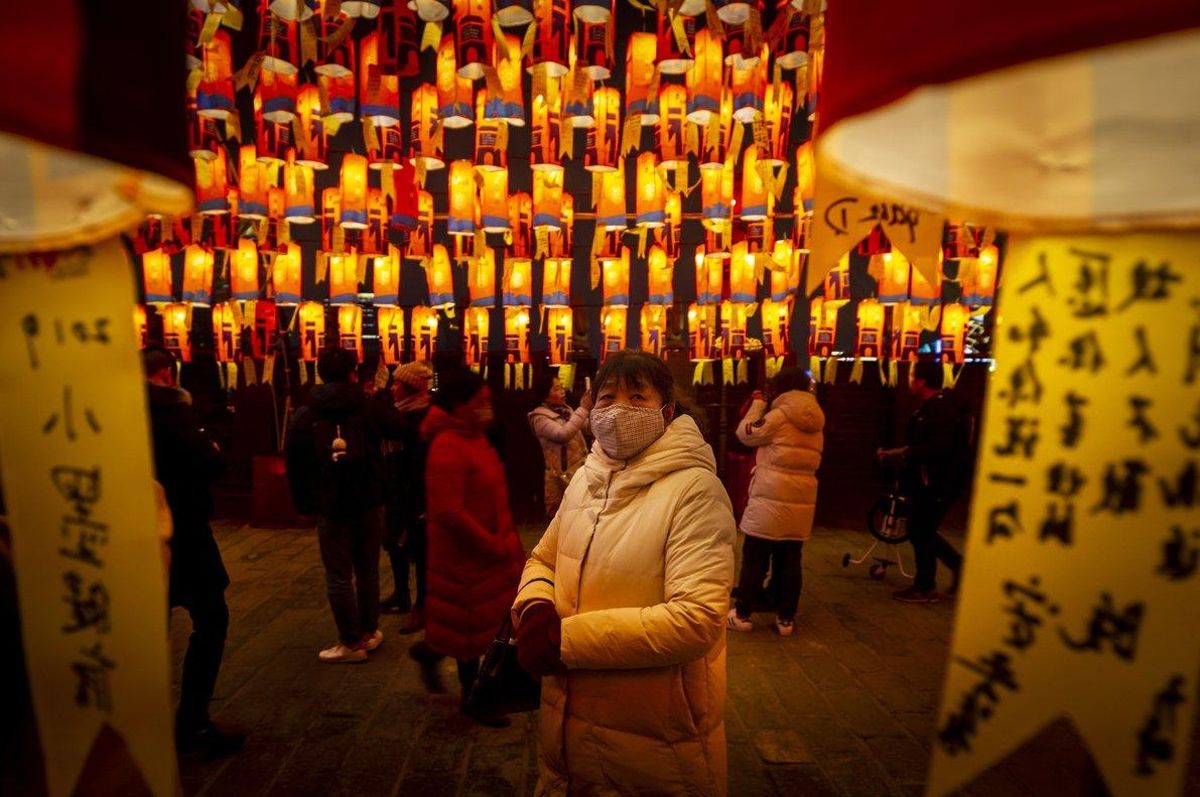Según datos oficiales de 2018, el número de personas mayores de 65 años en China es de 166,6 millones. Según datos oficiales de 2018, el número de personas mayores de 65 años en China es de 166,6 millones.