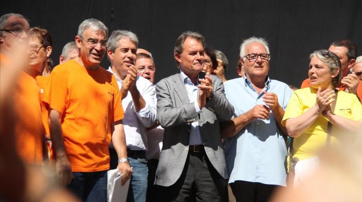 Artur Mas y Francesc Homs, este domingo en Arenys de Munt. Artur Mas y Francesc Homs, este domingo en Arenys de Munt.