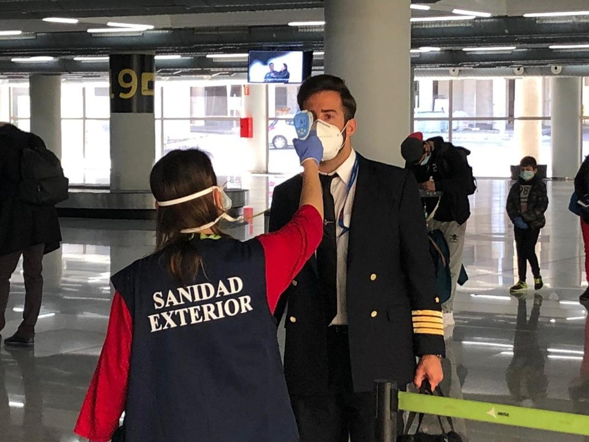 Los aeropuertos españoles realizarán controles de temperatura