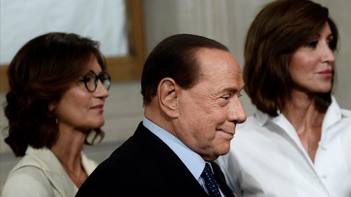 El exprimer ministro italiano Silvio Berlusconi, en una imagen de archivo. El exprimer ministro italiano Silvio Berlusconi, en una imagen de archivo.
