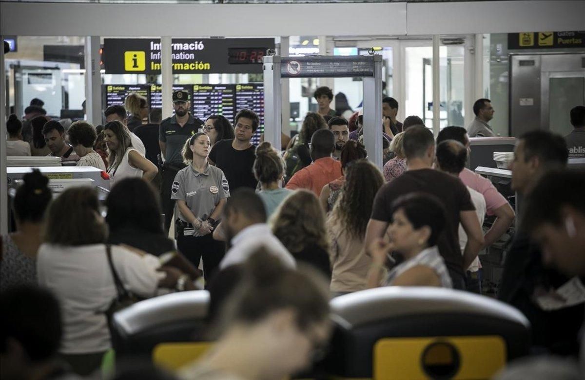El aeropuerto de El Prat, durante la jornada de huelga de vigilantes. El aeropuerto de El Prat, durante la jornada de huelga de vigilantes.