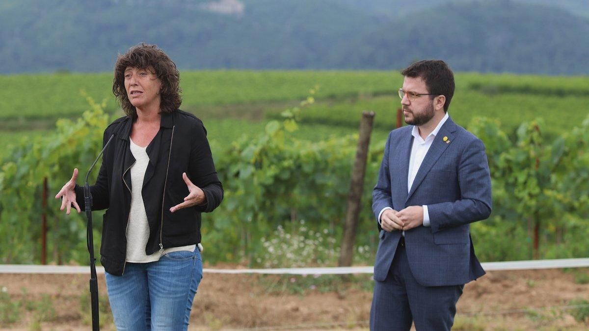 La consellera de Agricultura, Teresa Jordà, y el vicepresident, Pere Aragonès, durante la presentación del plan de 3.000 millones de euros para impulsar la bioeconomía La consellera de Agricultura, Teresa Jordà, y el vicepresident, Pere Aragonès, durante la presentación del plan de 3.000 millones de euros para impulsar la bioeconomía