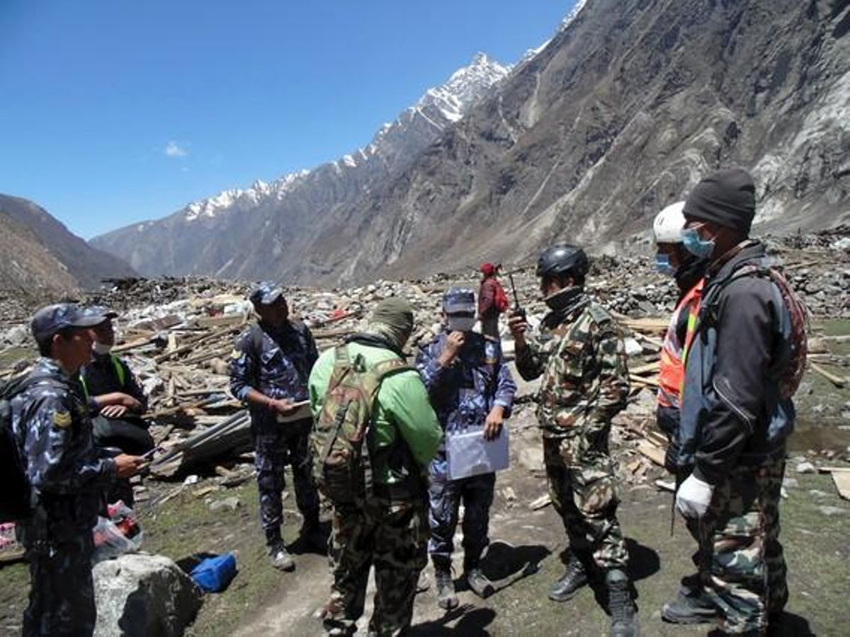 Soldados participan en tareas de rescate en Langtang (Nepal). Soldados participan en tareas de rescate en Langtang (Nepal).