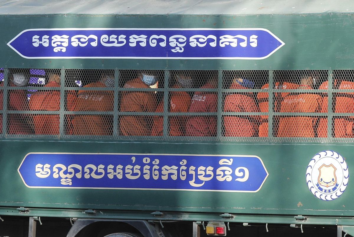 Un macrojudici seu al banc dels acusats més de 150 opositors a Cambodja Un macrojudici seu al banc dels acusats més de 150 opositors a Cambodja