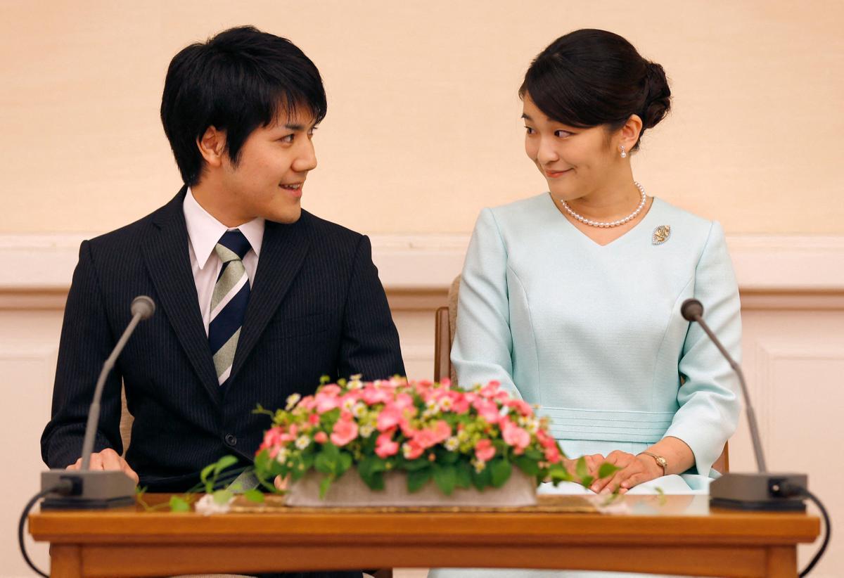La princesa Mako y su prometido, Kei Komuro, cuando anunciaron su compromiso en 2017.