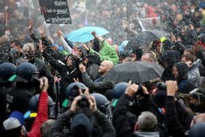 Protestas en Berlín contra los dirigentes por las medidas impuestas por el Covid 19