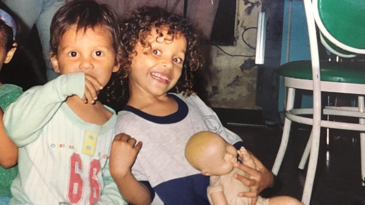 Juan y Jennifer, a mediados de la década de los 90, antes de que Nidia fuera asesinada. Juan y Jennifer, a mediados de la década de los 90, antes de que Nidia fuera asesinada.