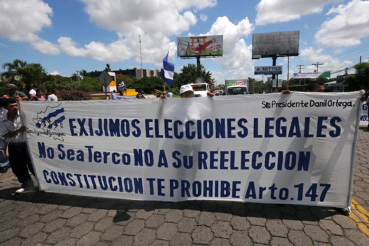 Grupos opositores al Gobierno de Nicaragua protestan para exigir al presidente del país, Daniel Ortega, retirar por inconstitucional su candidatura a la reelección en las elecciones del próximo 6 de noviembre.