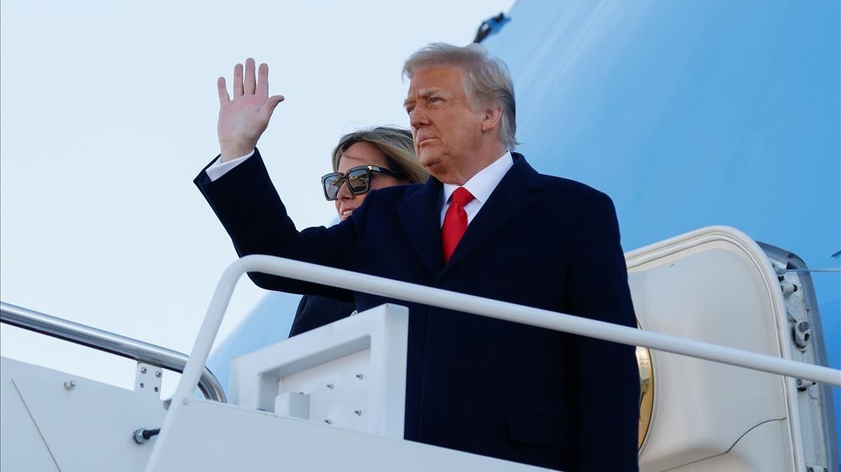El Presidente Donald Trump acompañado de la primera dama Melania Trump se despide de la Casa Blanca, este miércoles. El Presidente Donald Trump acompañado de la primera dama Melania Trump se despide de la Casa Blanca, este miércoles.
