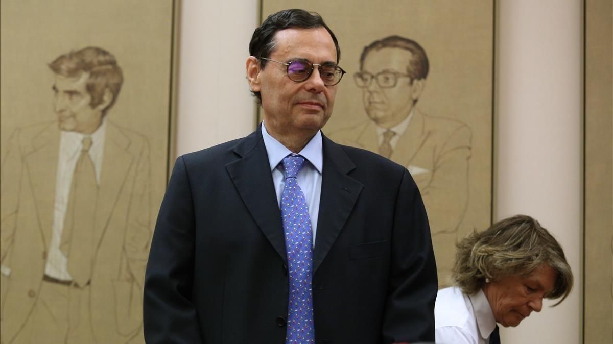 El exgobernador Caruana se lava las manos y culpa a los banqueros de la crisis El exgobernador Caruana se lava las manos y culpa a los banqueros de la crisis