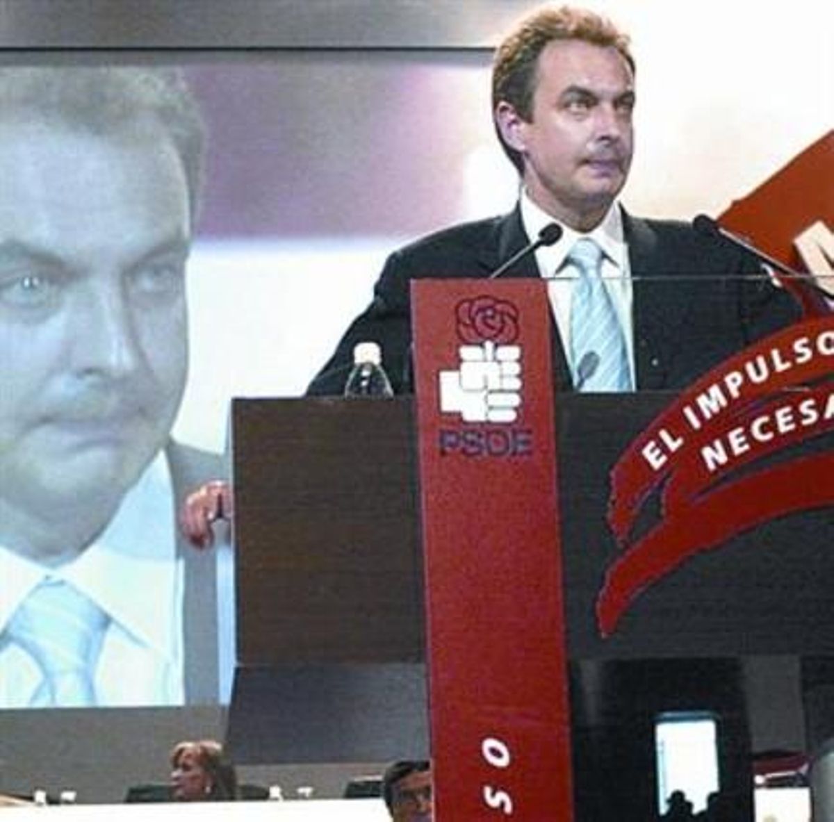 Días de ilusión 8 Zapatero, en el congreso que lo eligió como líder. Días de ilusión 8 Zapatero, en el congreso que lo eligió como líder.