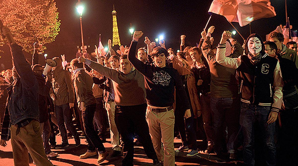 Disturbios, huelgas ilimitadas, cortes de carretera... Las protestas mutan en Francia Disturbios, huelgas ilimitadas, cortes de carretera... Las protestas mutan en Francia