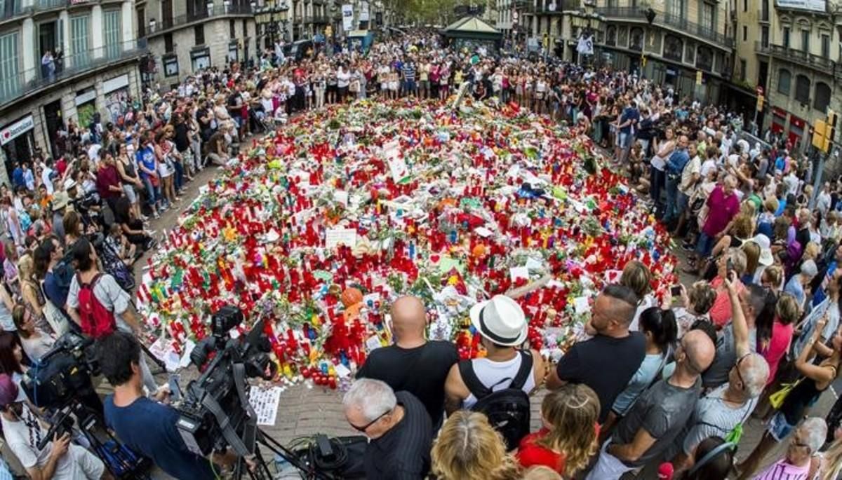 Detingut per enaltir els terroristes de Barcelona i Cambrils poques hores després dels atemptats Detingut per enaltir els terroristes de Barcelona i Cambrils poques hores després dels atemptats