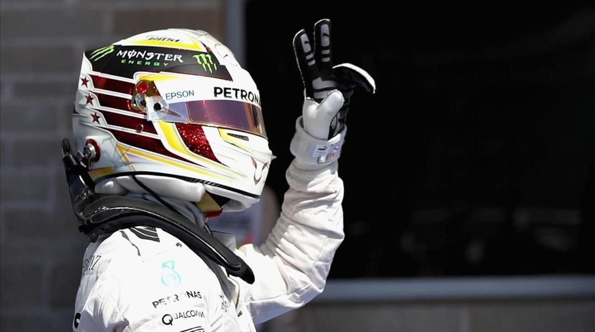 Lewis Hamilton celebra la ’pole’ lograda en el Circuito de las Américas. Lewis Hamilton celebra la ’pole’ lograda en el Circuito de las Américas.