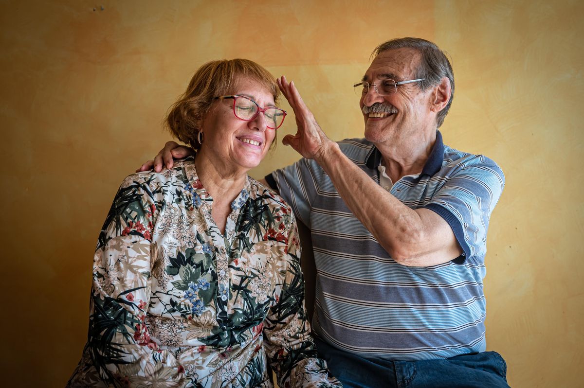 Eduard Feliu y su mujer, Pilar Celma. Llevan juntos 50 años y ella tiene alzhéimer. Eduard Feliu y su mujer, Pilar Celma. Llevan juntos 50 años y ella tiene alzhéimer.