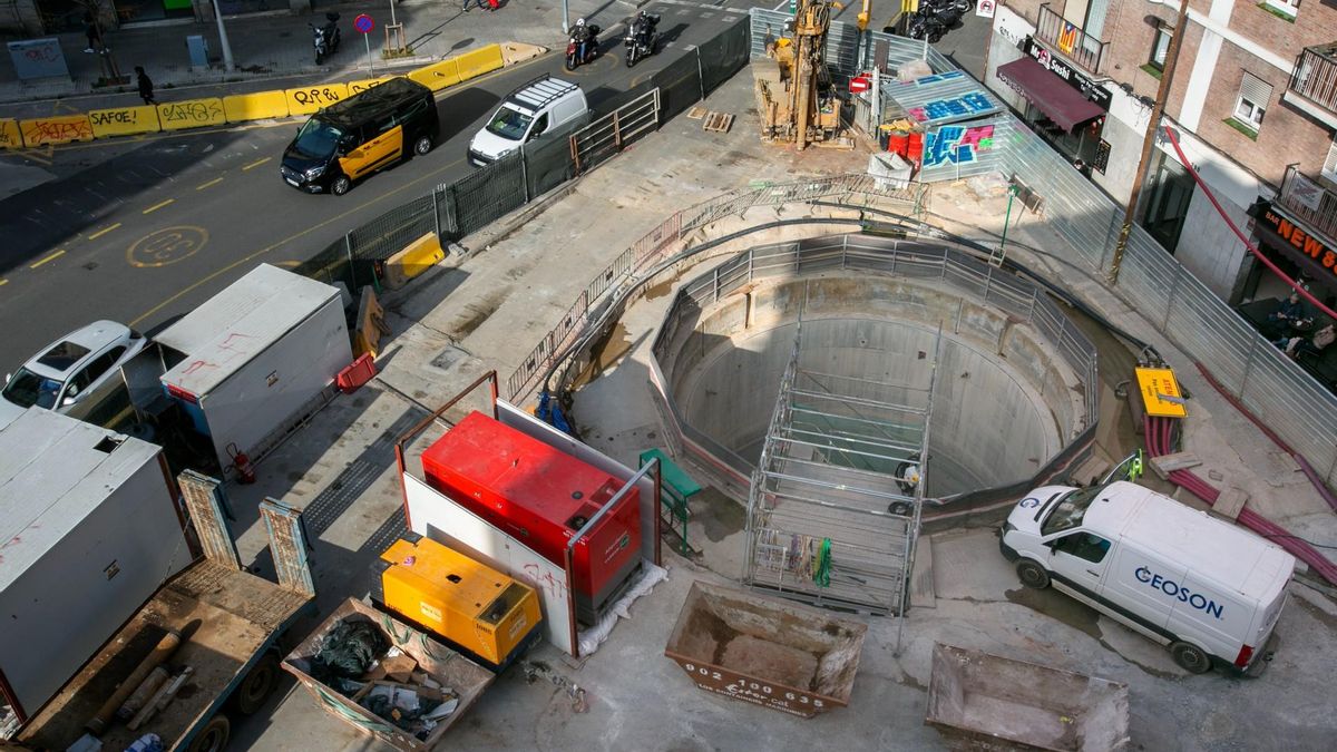 Obras de la salida de emergencia del túnel del AVE en la confluencia de las calles Mallorca con Independència, el pasado febrero. Obras de la salida de emergencia del túnel del AVE en la confluencia de las calles Mallorca con Independència, el pasado febrero.