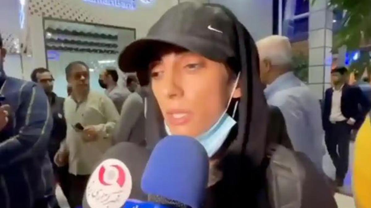 Elnaz Rekabi, a su llegada al aeropuerto de Teherán.