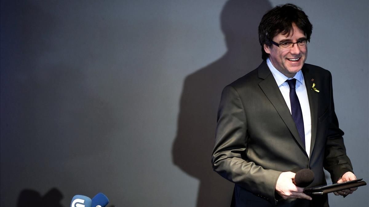 El ’expresident’ Carles Puigdemont, en rueda de prensa en Berlín El ’expresident’ Carles Puigdemont, en rueda de prensa en Berlín