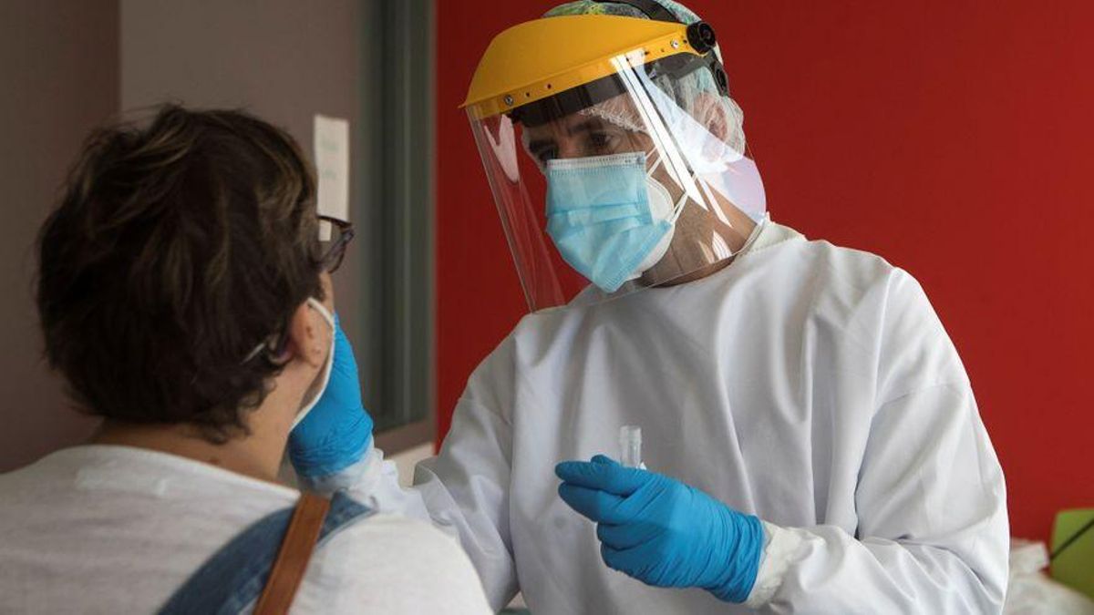 Suben las personas ingresadas en los hospitales y las UCI en Catalunya por el covid Suben las personas ingresadas en los hospitales y las UCI en Catalunya por el covid