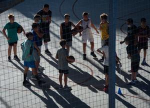Un grupo de niños en una extraescolar de baloncesto, el curso pasado.