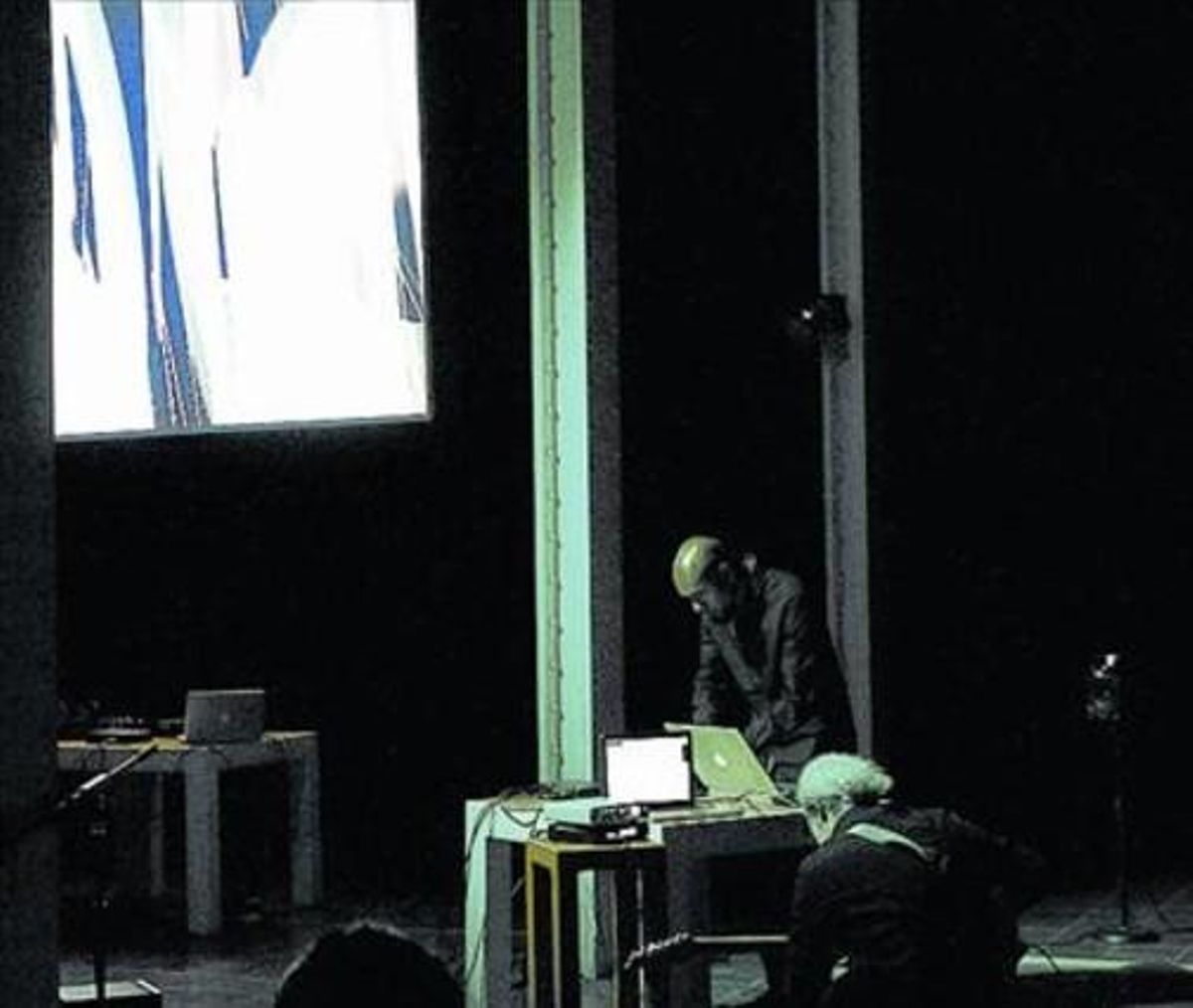 El festival está dedicado a las instalaciones sonoras y audiovisuales. El festival está dedicado a las instalaciones sonoras y audiovisuales.