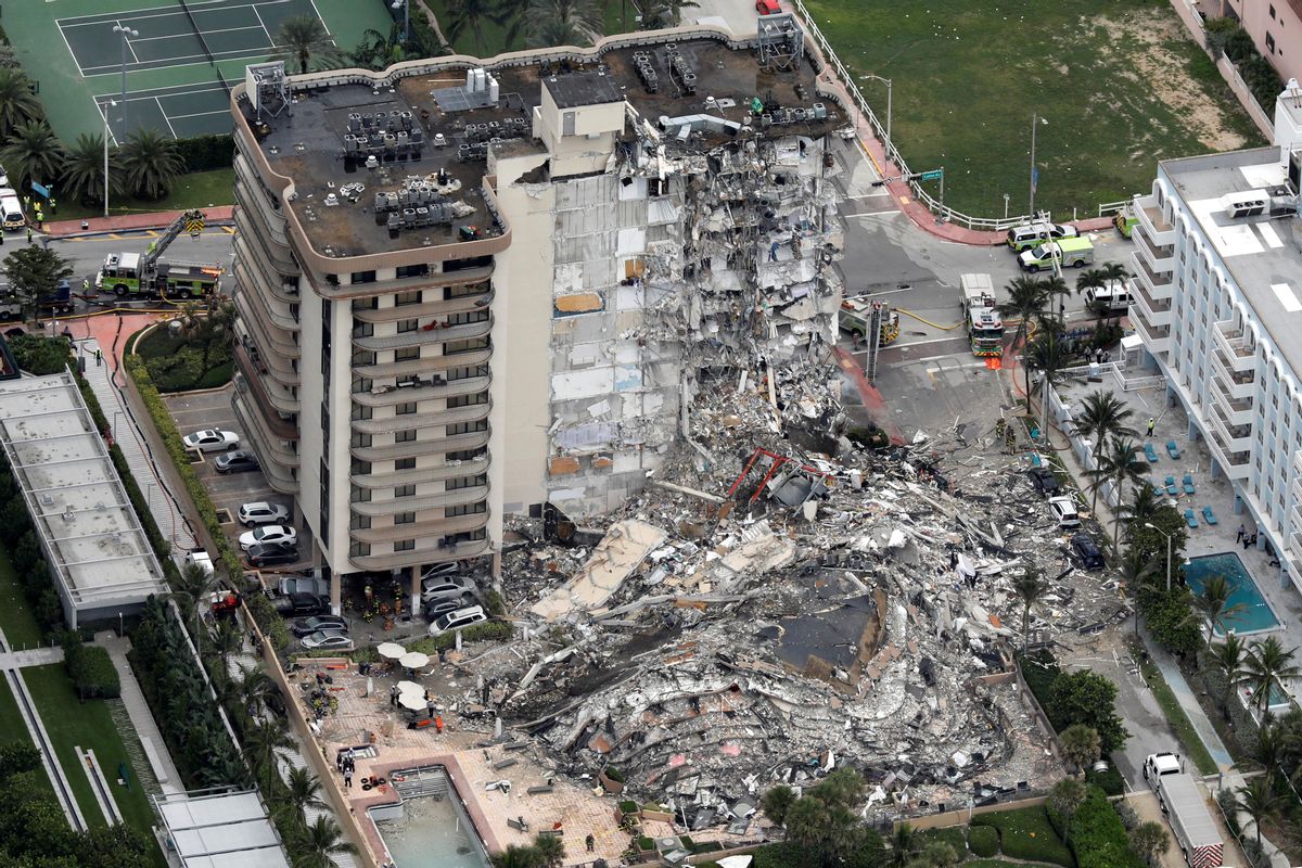 Vista aérea del edificio de viviendas derrumbado en Miami. Vista aérea del edificio de viviendas derrumbado en Miami.