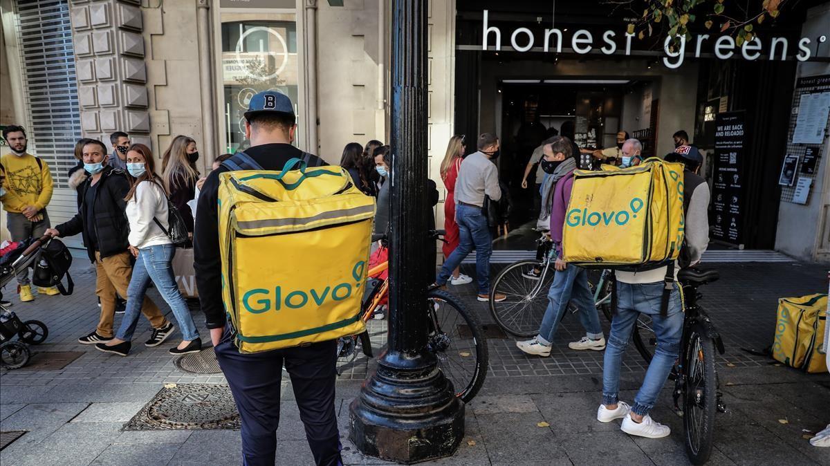 Repartidores de Glovo en Barcelona, en noviembre pasado.