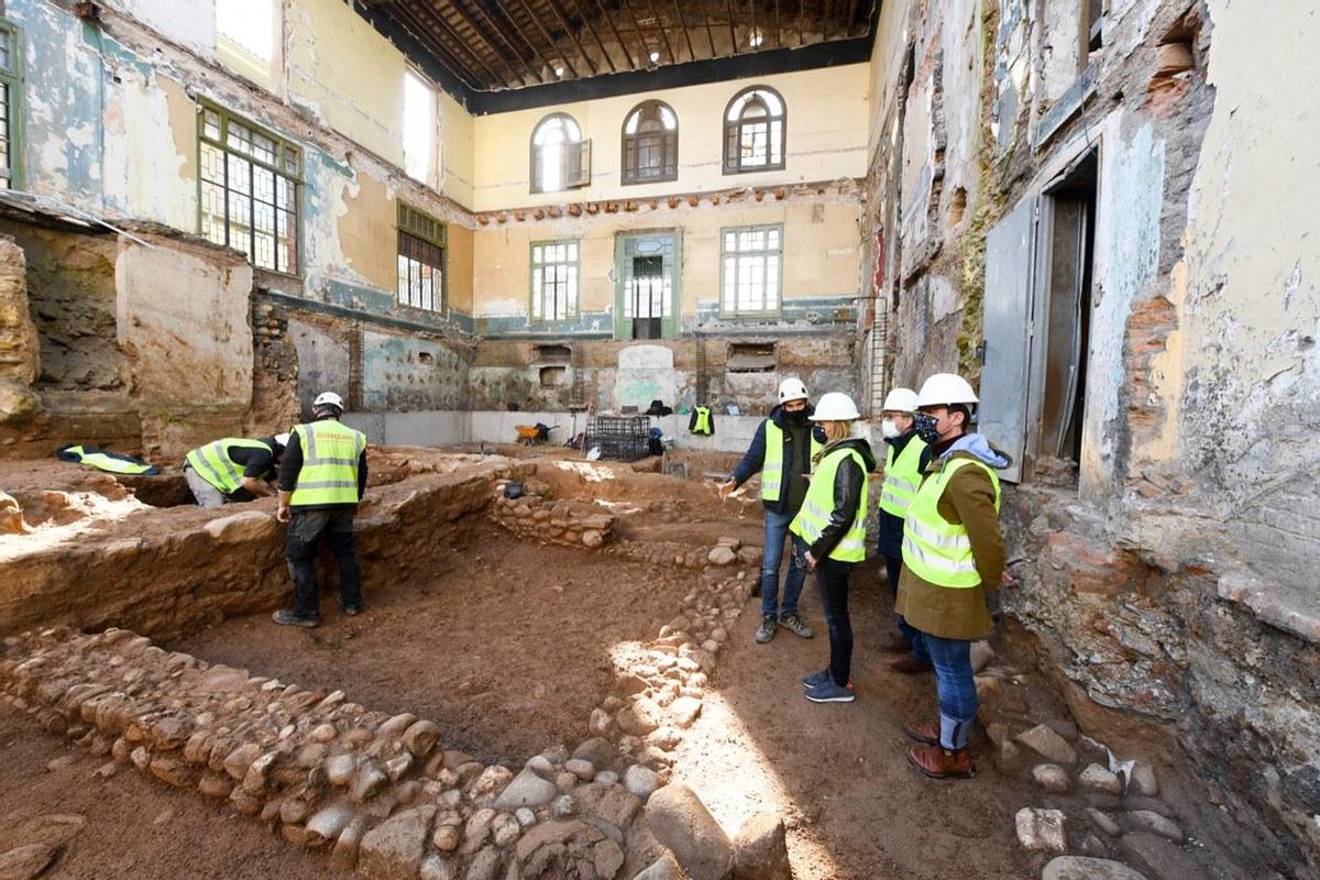 La alcaldesa de Rubí y varios concejales visitan los restos La alcaldesa de Rubí y varios concejales visitan los restos