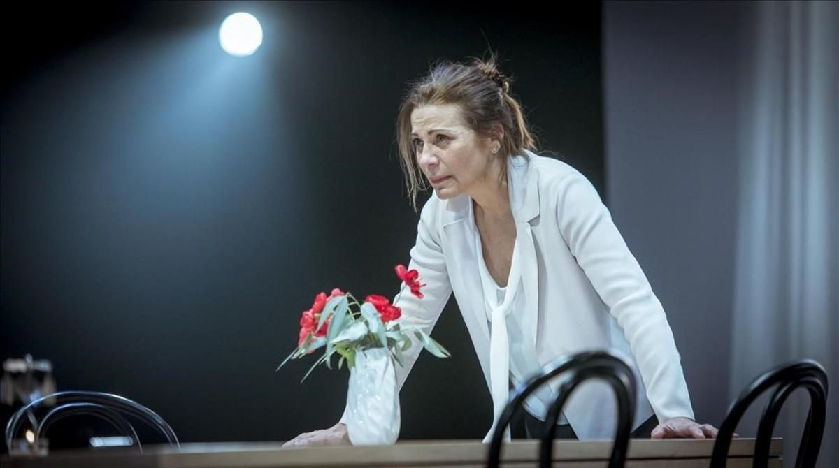 Emma Vilarasau, en una escena de ’La mare’, que ha estrenado La Villarroel Emma Vilarasau, en una escena de ’La mare’, que ha estrenado La Villarroel