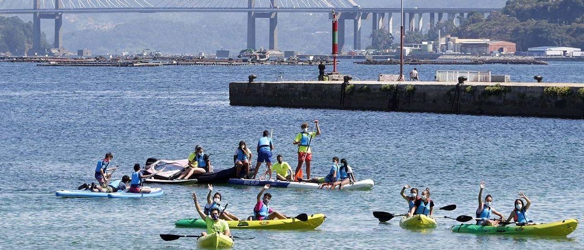 Niños participantes en el campamento de verano de la ETEA en Teis (Vigo) el pasado verano. Niños participantes en el campamento de verano de la ETEA en Teis (Vigo) el pasado verano.