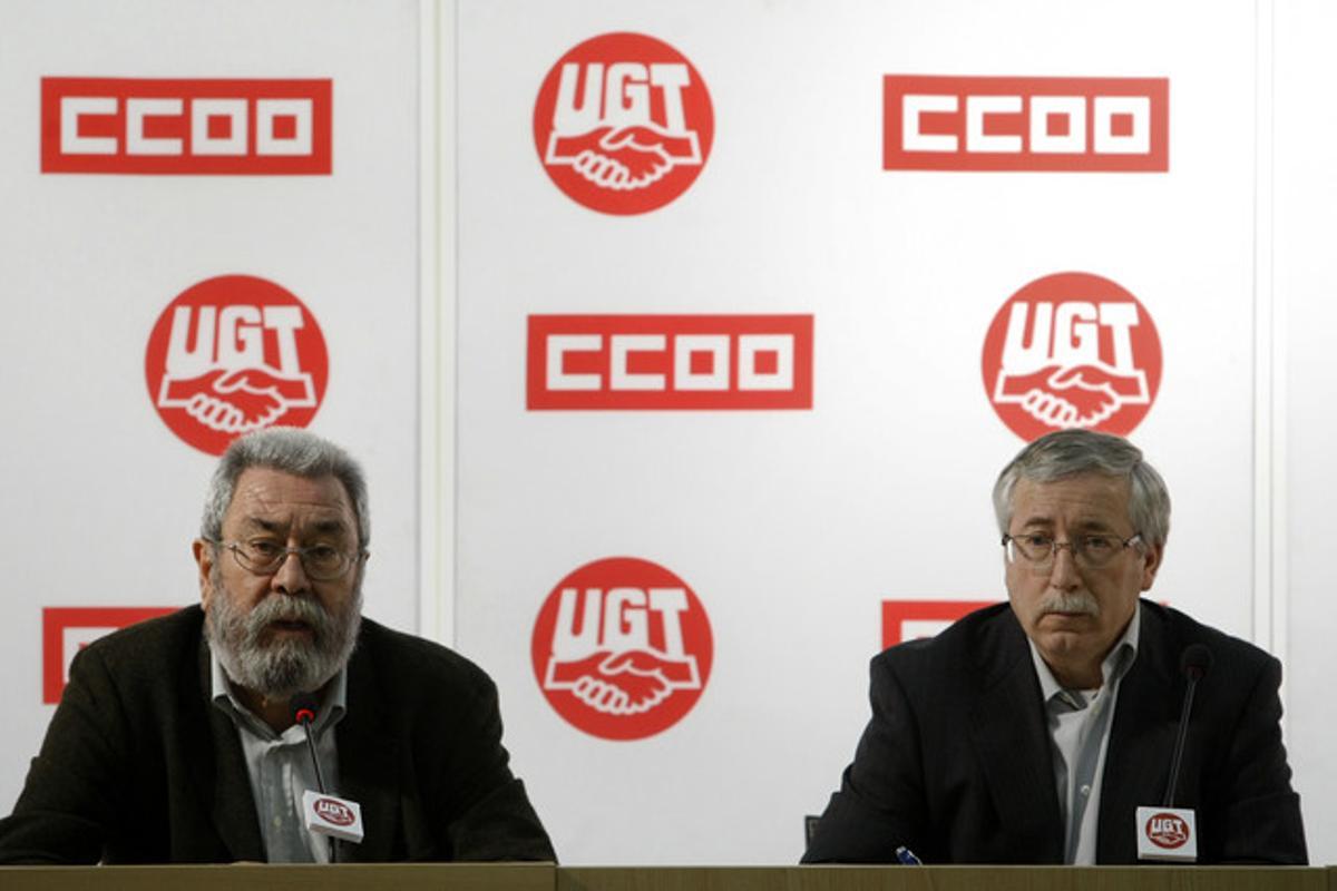 Cándido Méndez (izquierda) y Ignacio Fernández Toxo (derecha) durante la presentación, el pasado lunes, de su propuesta de pacto por el empleo y la cohesion social.