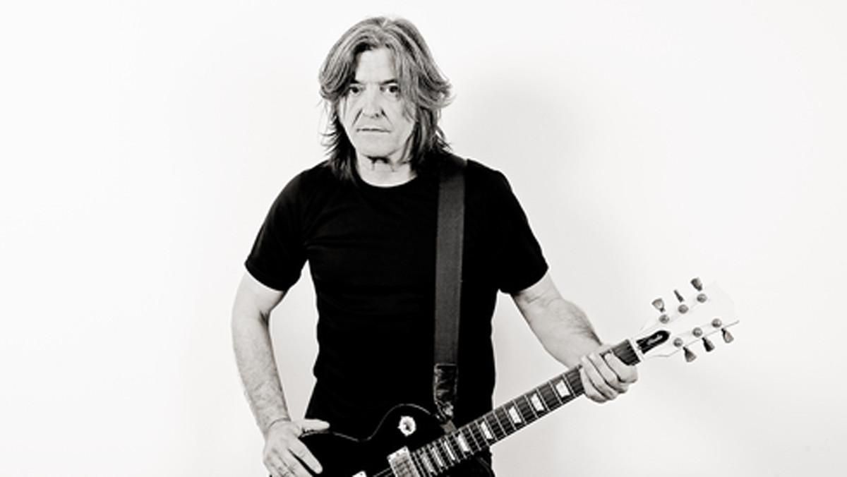 Boni, exguitarrista de Barricada, en una imagen promocional. Boni, exguitarrista de Barricada, en una imagen promocional.