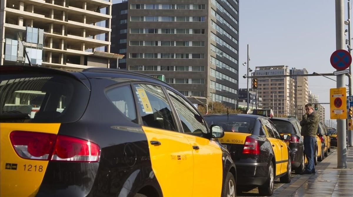 Parada de taxis en el Fòrum. Parada de taxis en el Fòrum.