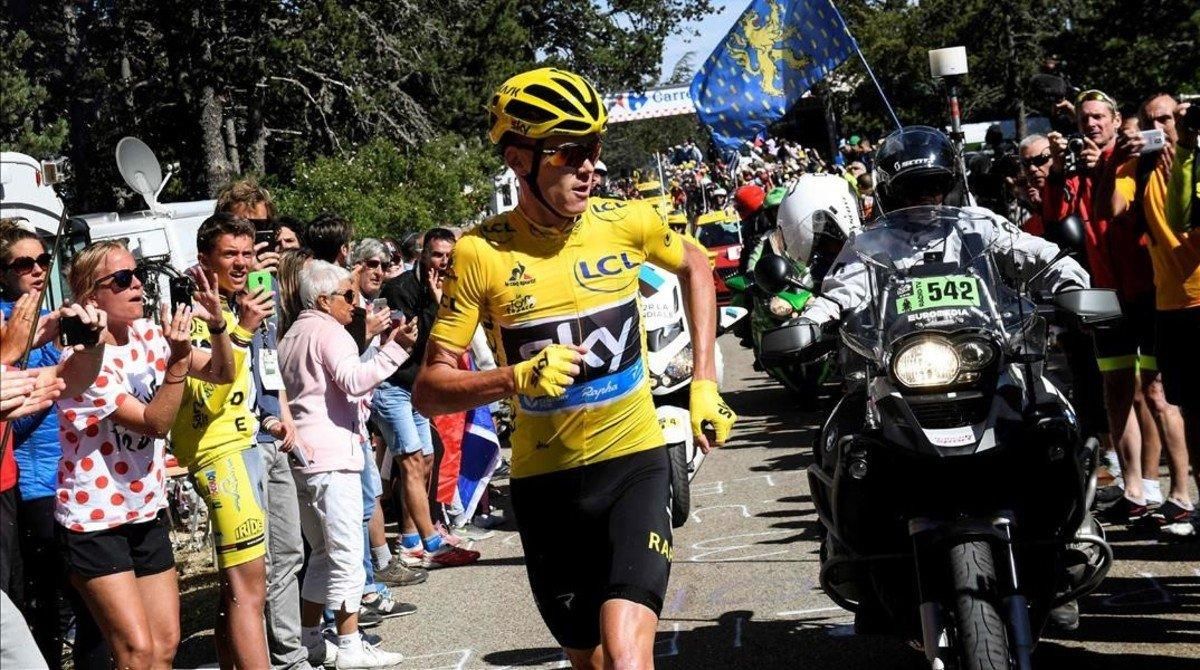 Chris Froome, durante su insólita carrera en Mont Ventoux. Chris Froome, durante su insólita carrera en Mont Ventoux.
