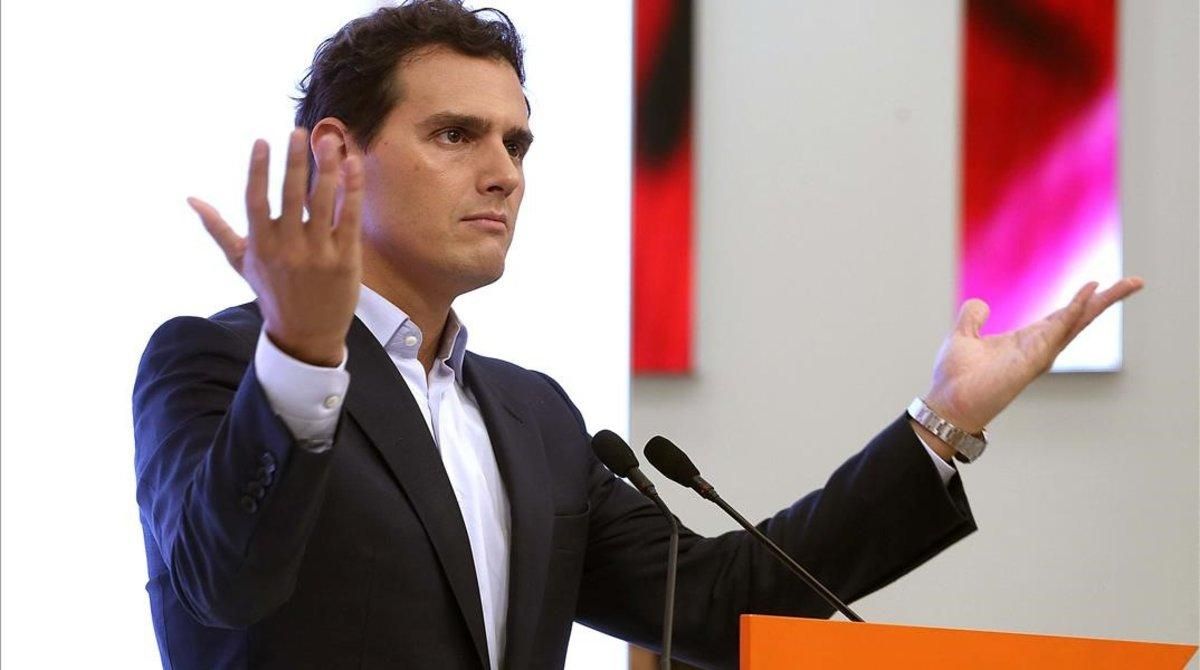 Albert Rivera, en rueda de prensa. Albert Rivera, en rueda de prensa.