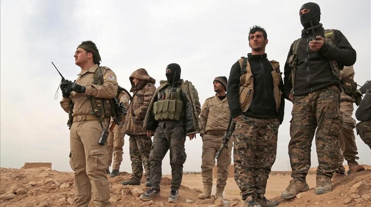 Miembros del las Fuerzas Sirias Democráticas que participan en la ofensiva contra el Estado Islámico en Raqqa. Miembros del las Fuerzas Sirias Democráticas que participan en la ofensiva contra el Estado Islámico en Raqqa.