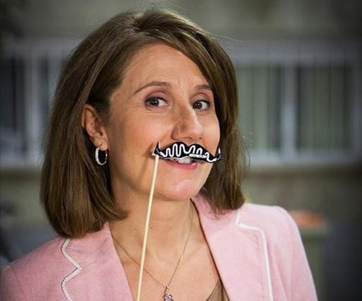 Los famosos se dejan un bigote solidario Los famosos se dejan un bigote solidario