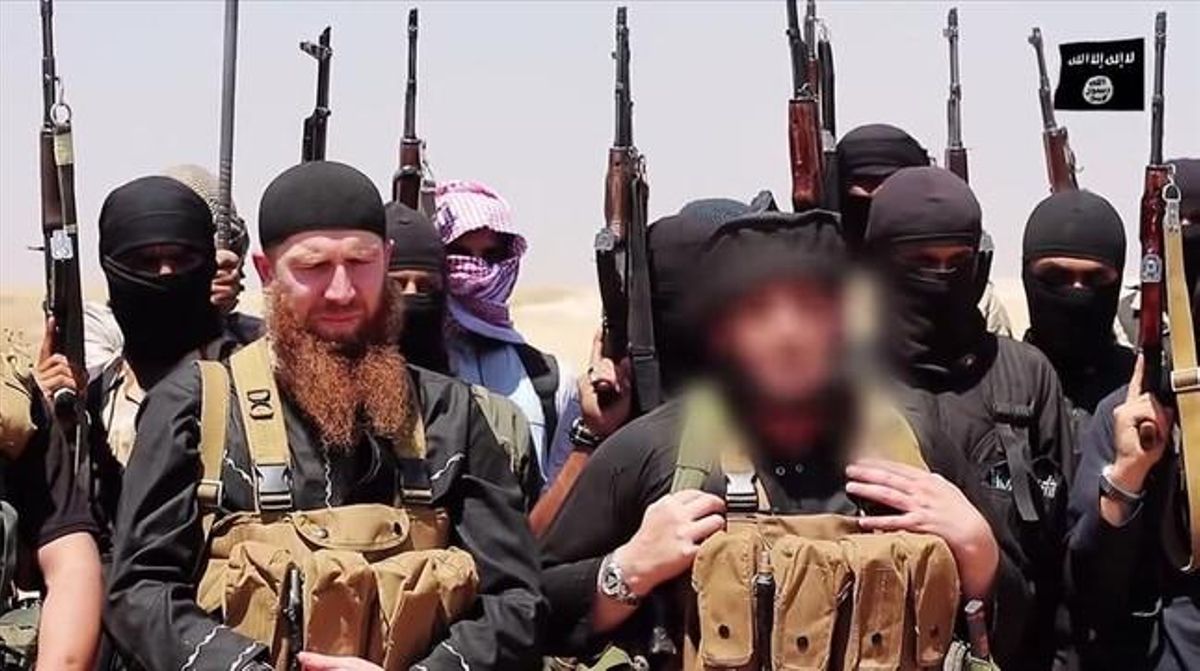 Batirashvili, con barba, y Adnani (derecha), en una imagen difundida por una revista de propaganda yihadista, el 29 de junio. Batirashvili, con barba, y Adnani (derecha), en una imagen difundida por una revista de propaganda yihadista, el 29 de junio.