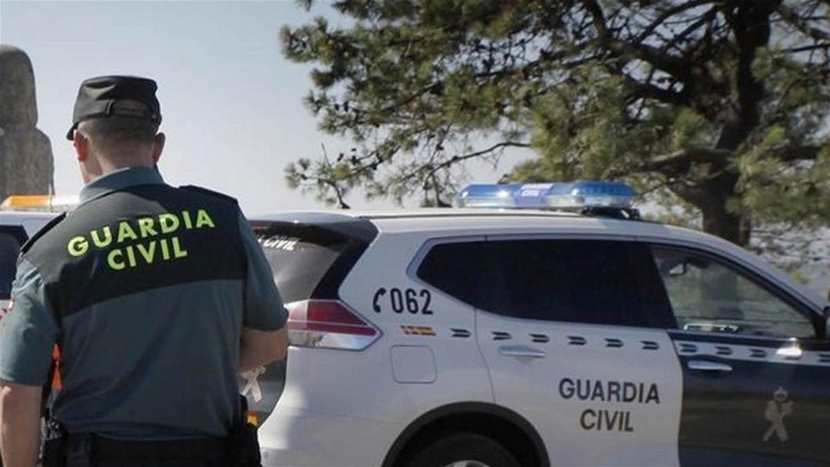 La madre que secuestró en Cádiz a sus a hijos para no vacunarlos queda en libertad con cargos