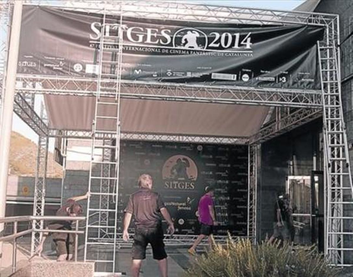 Últimos preparativos del festival, ayer por la tarde en el Hotel Melià de Sitges, centro neurálgico del festival. Últimos preparativos del festival, ayer por la tarde en el Hotel Melià de Sitges, centro neurálgico del festival.