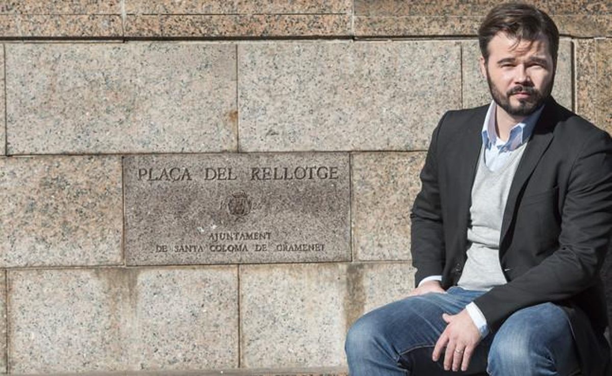 El candidato de ERC a las elecciones generales del 20-D, Gabriel Rufián, ayer, en Santa Coloma de Gramenet. El candidato de ERC a las elecciones generales del 20-D, Gabriel Rufián, ayer, en Santa Coloma de Gramenet.