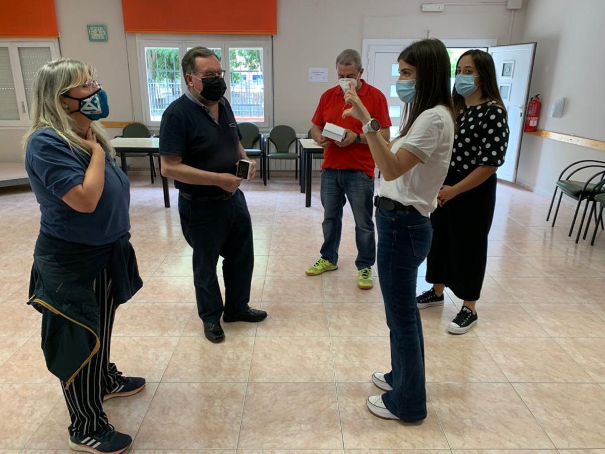 Visita de algunos miembros del gobierno local a las instalaciones de los ’casals’ municipales Visita de algunos miembros del gobierno local a las instalaciones de los ’casals’ municipales