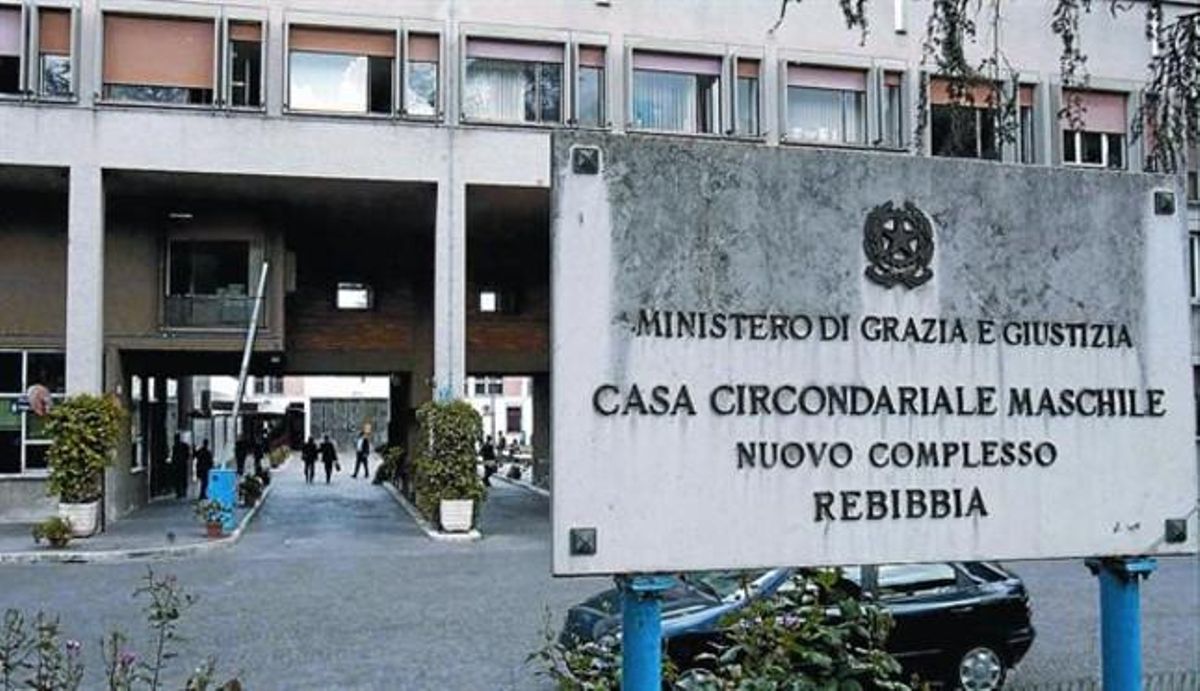 Entrada principal de la prisión de Rebibbia, en Roma, desde donde escribe el preso que exculpa a Óscar Sánchez. Entrada principal de la prisión de Rebibbia, en Roma, desde donde escribe el preso que exculpa a Óscar Sánchez.