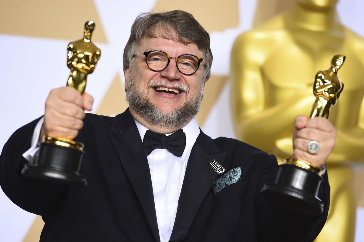 Guillermo del Toro, con los Oscar a la mejor película y a la mejor dirección por ’La forma del agua’. Guillermo del Toro, con los Oscar a la mejor película y a la mejor dirección por ’La forma del agua’.