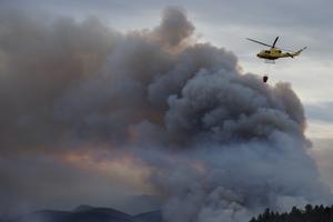 El incendio de Castellón y Teruel afecta ya a 4.000 hectáreas en un perímetro de 40 kilómetros