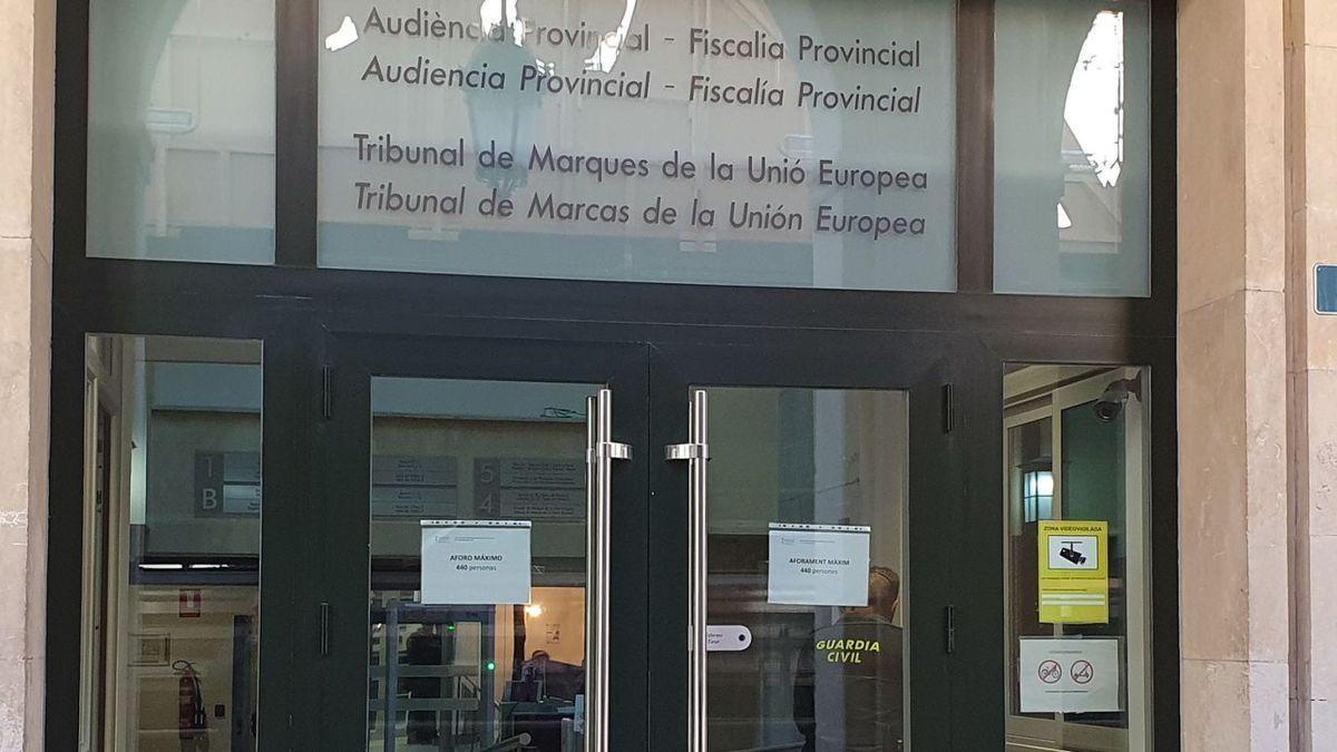 Condenado a 18 años de prisión por violar y robar a su pareja durante el confinamiento en Alicante