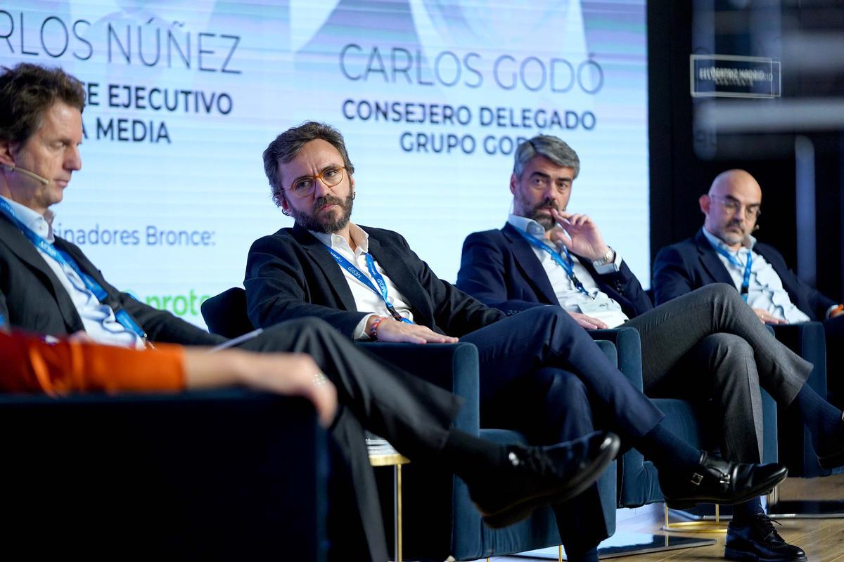  Luis Enríquez, CEO de Vocento, Aitor Moll, CEO de Prensa Ibérica, Carlos Núñez, presidente ejecutivo de Prisa Media, y Carlos Godó, CEO del grupo Godó, durante  la conferencia anual de la Asociación de Medios de Información (AMI). 